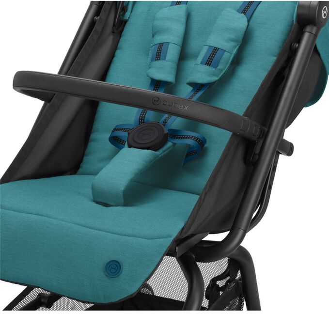 Ein Bild des CYBEX Gold Eezy S+2 Buggy, das das Merkmal Integrierter Spielb&uuml;gel und Beinst&uuml;tze hervorhebt.