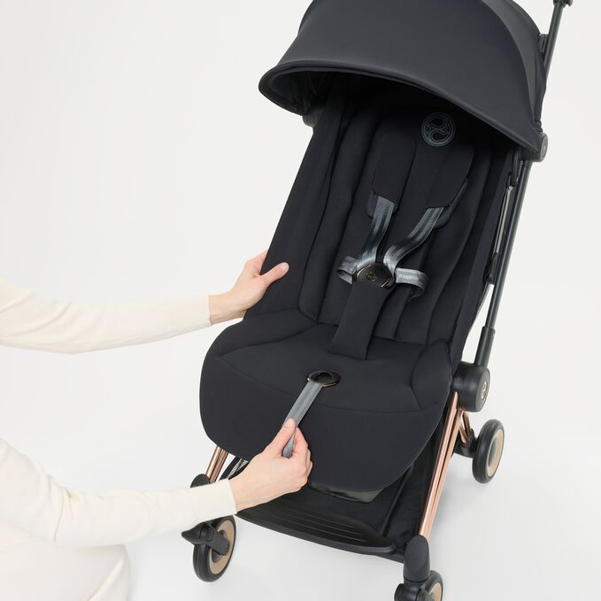 An image of the CYBEX Platinum Coya with Cot Stroller, highlighting the One-pull Harness feature.