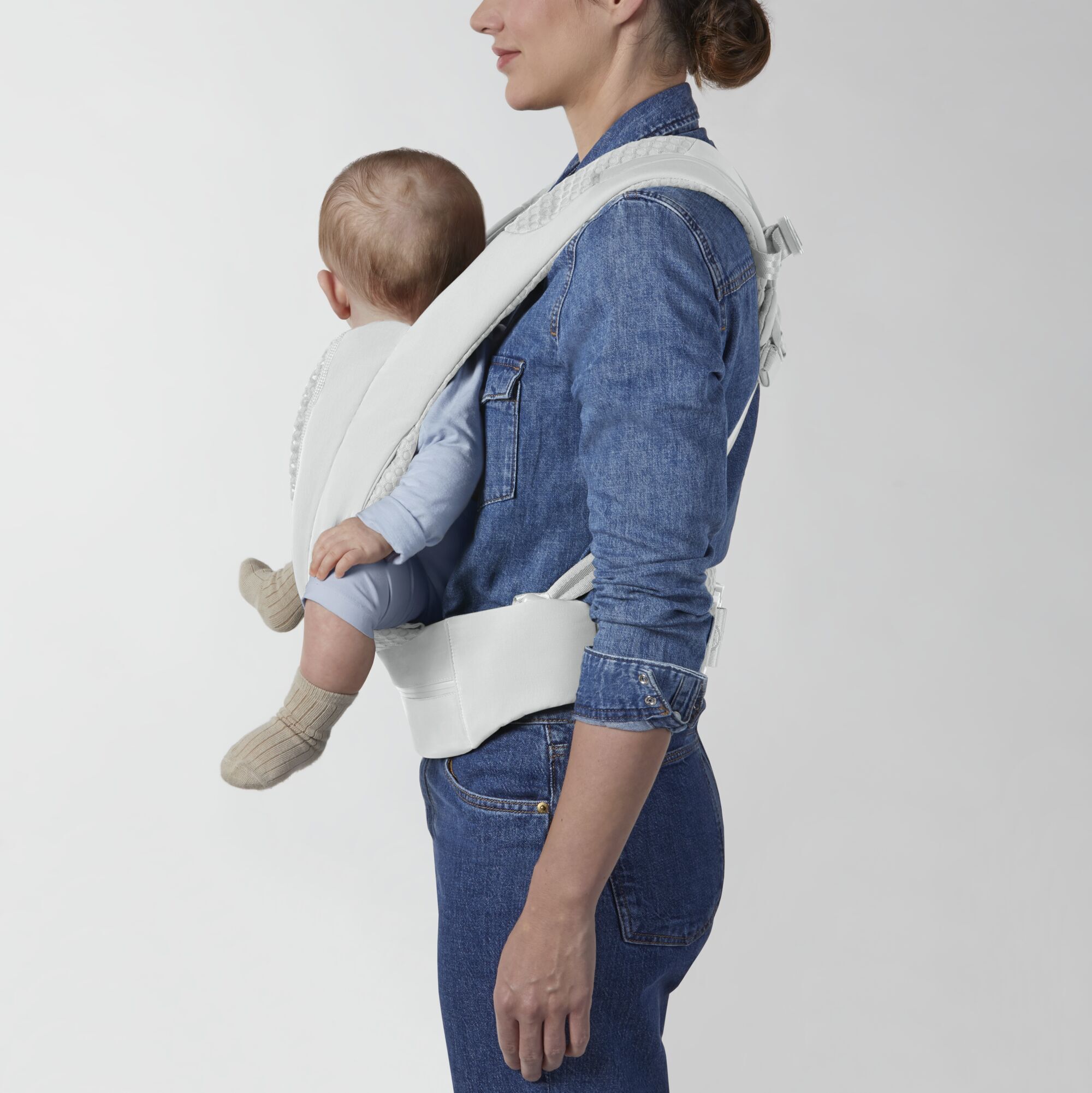 CYBEX Coya Carrier - White in White large-cybex-us image number 3