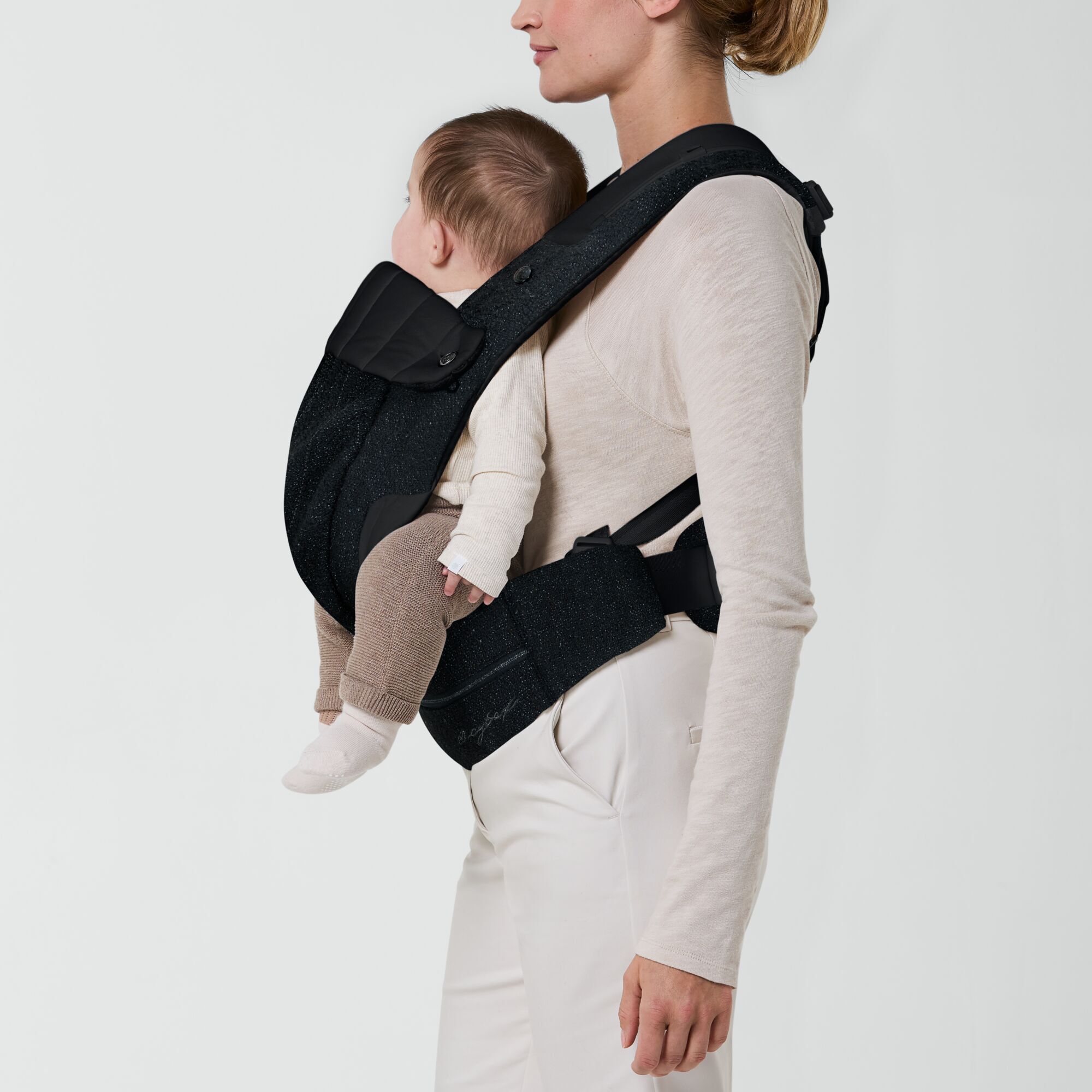 CYBEX Coya Carrier Boucl&eacute; - Smoky Black (Boucl&eacute;) in Smoky Black (Boucl&eacute;) large-cybex-row image number 3