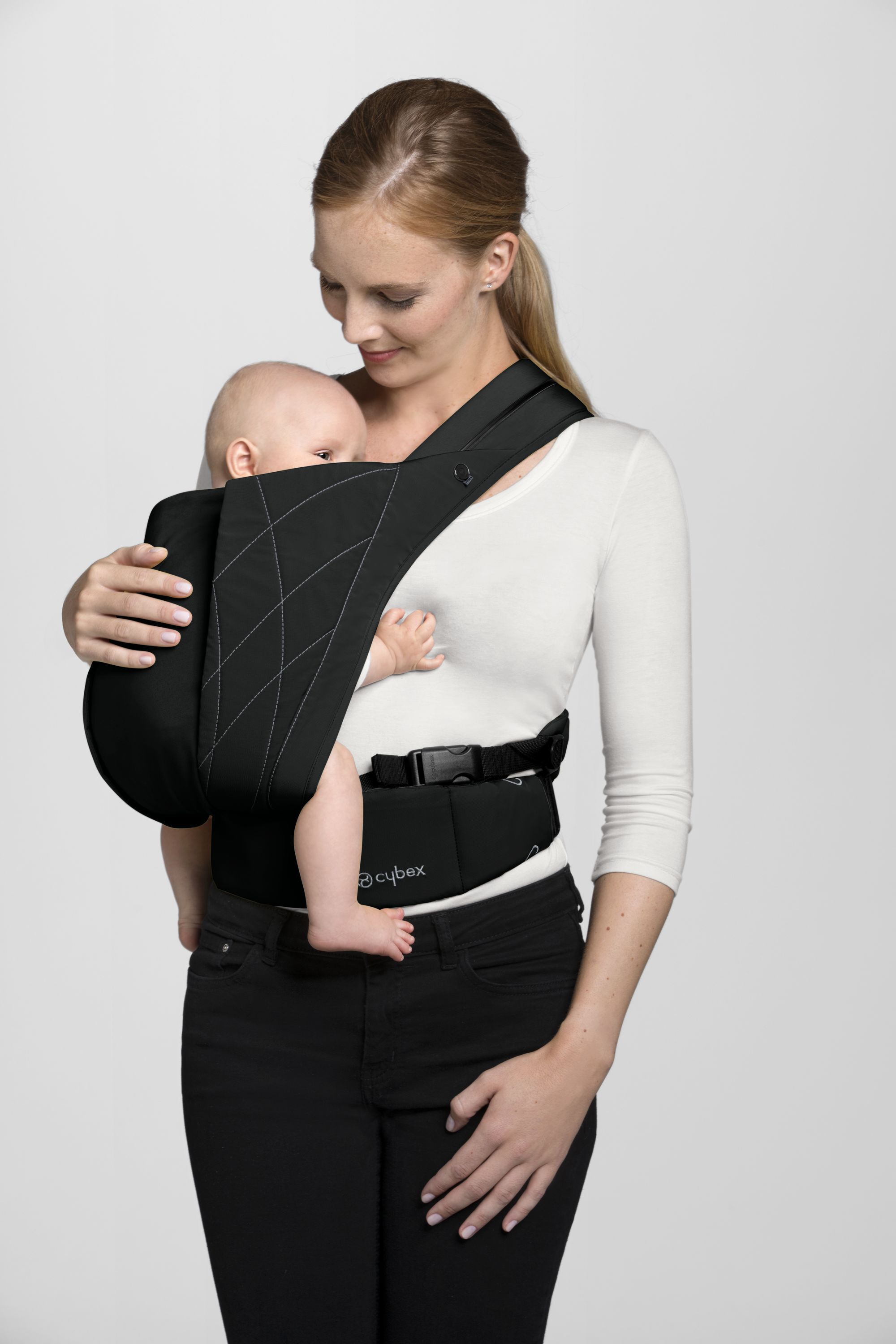CYBEX Yema Click - Deep Black in Deep Black large-cybex-gb image number 4